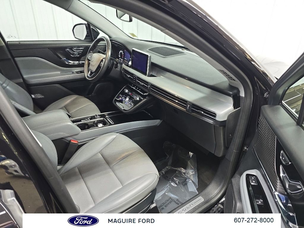Used 2021 Lincoln Corsair AWD w/ Premium Package image 19