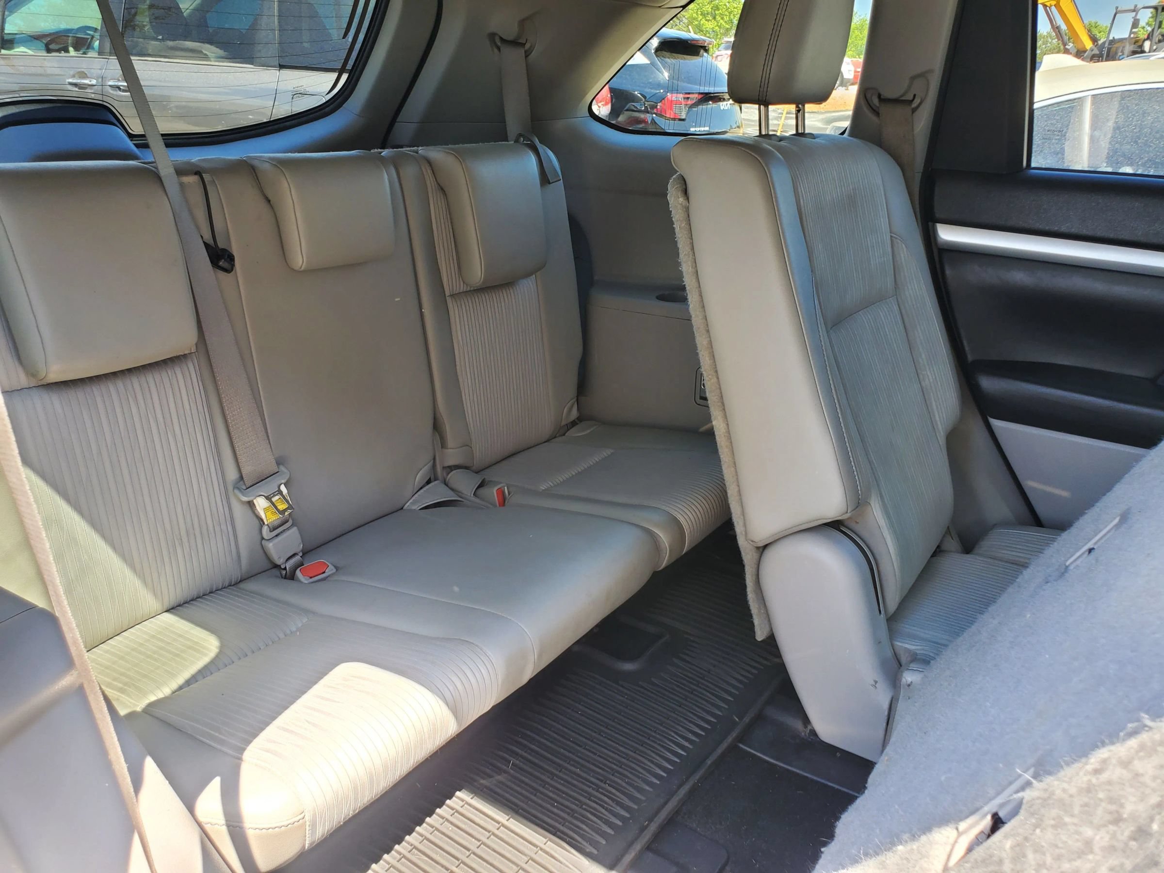 Used 2019 Toyota Highlander Plus FWD image 34