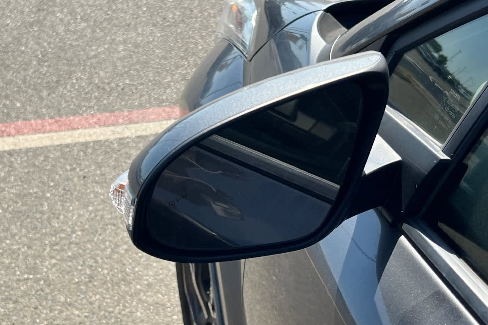 Used 2019 Toyota C-HR XLE FWD image 8