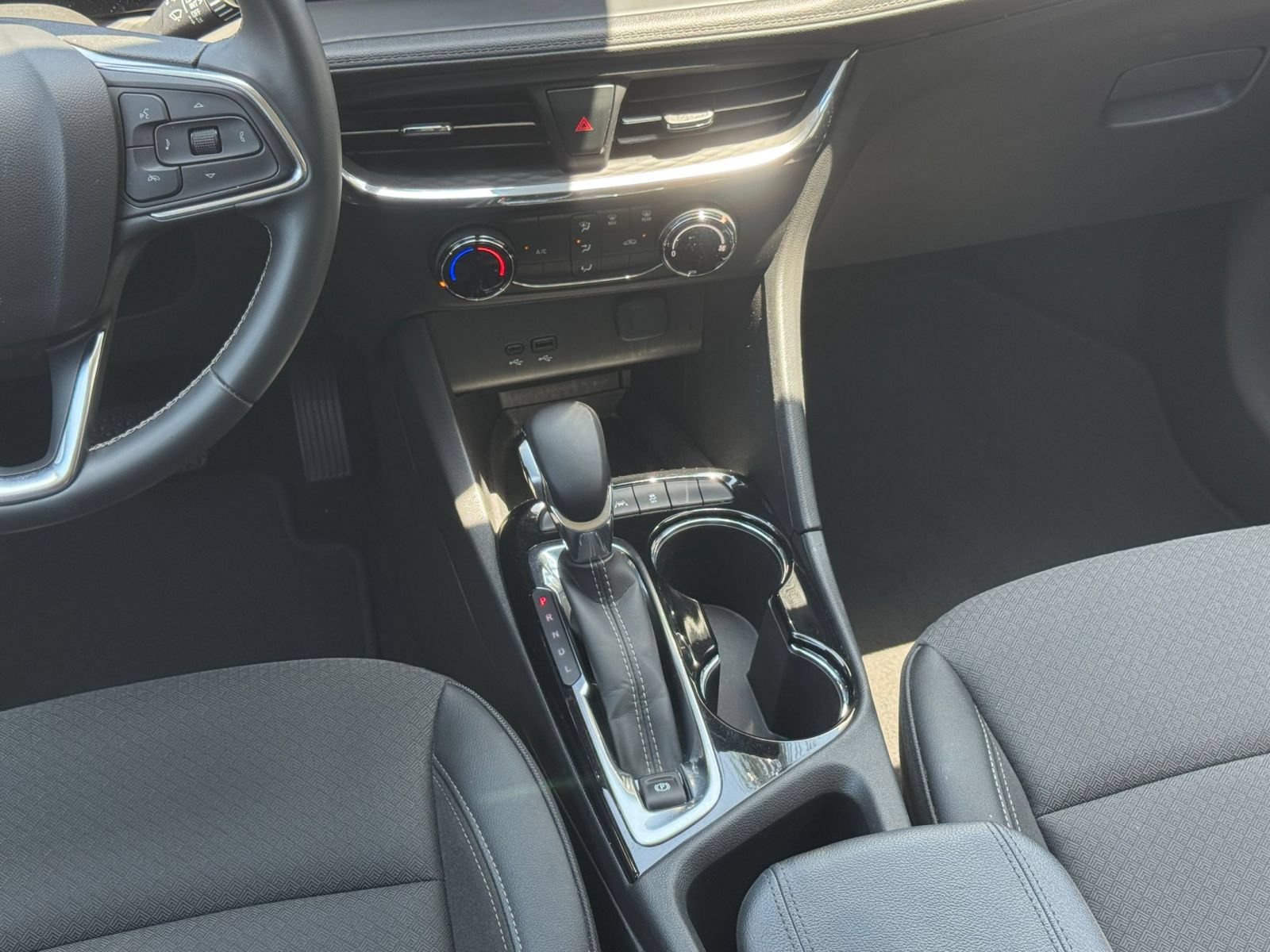 Used 2025 Buick Encore GX Preferred AWD/4WD image 39