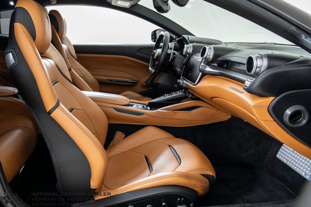 Used 2018 Ferrari GTC4Lusso image 14