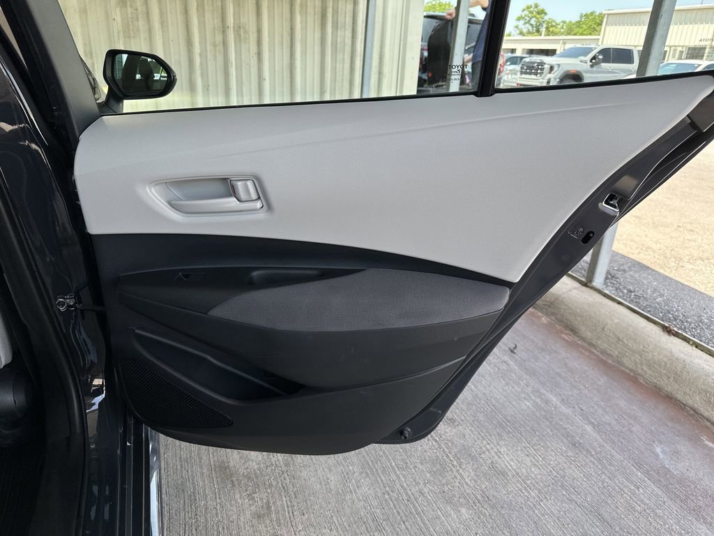 Used 2026 Toyota Corolla LE FWD image 32