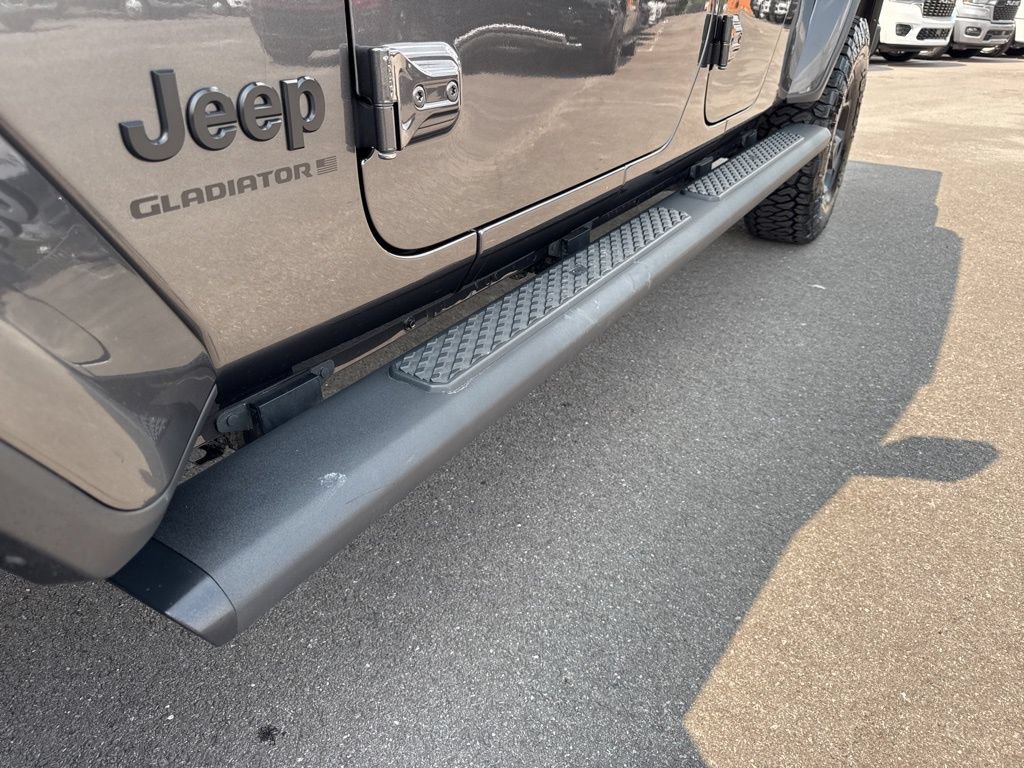 Used 2023 Jeep Gladiator Overland AWD/4WD image 15