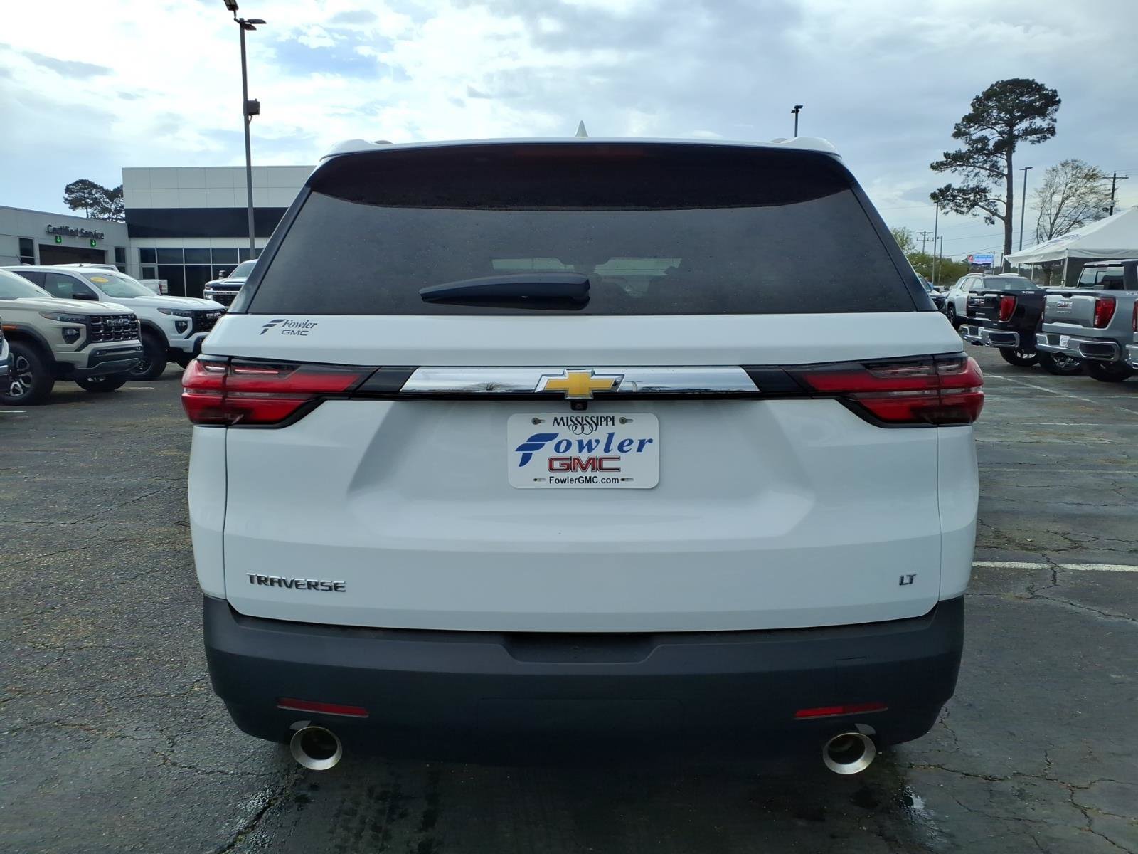 Used 2023 Chevrolet Traverse LT FWD image 4