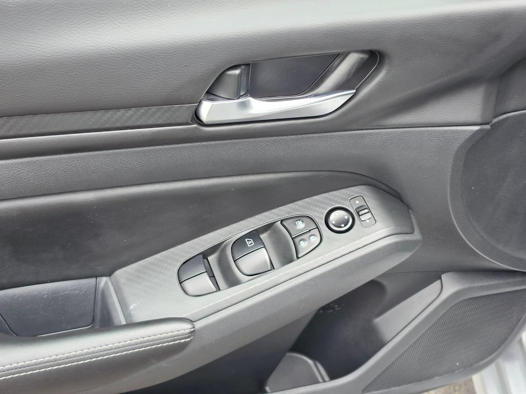 Used 2024 Nissan Altima 2.5 SV FWD image 22