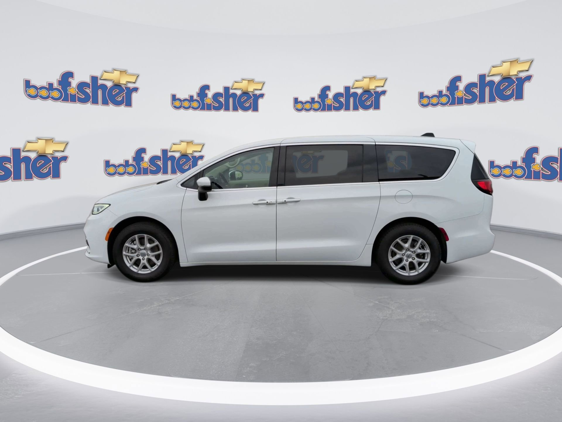 Used 2023 Chrysler Pacifica Touring-L image 5