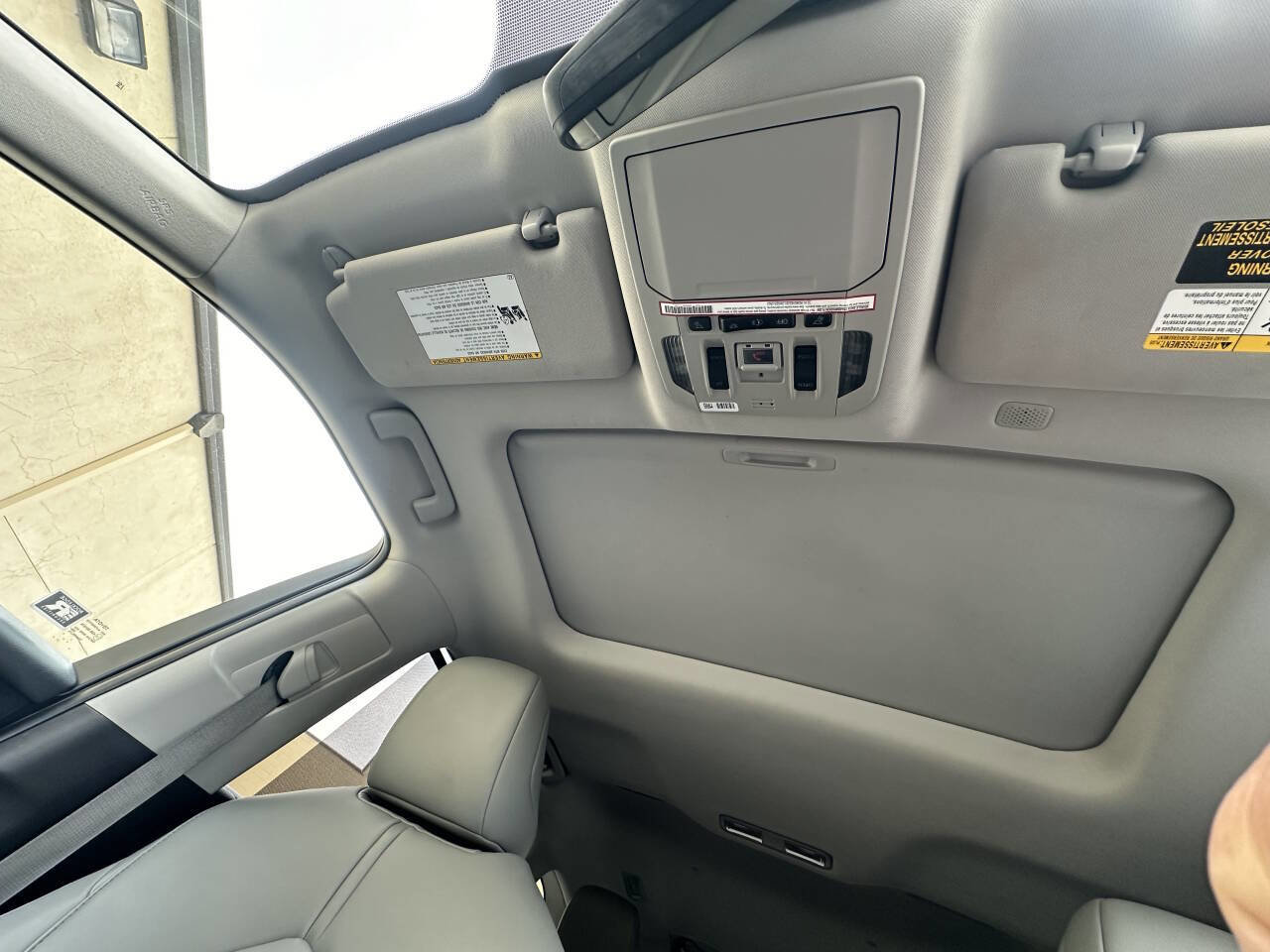 Used 2020 Toyota Highlander XLE FWD image 19