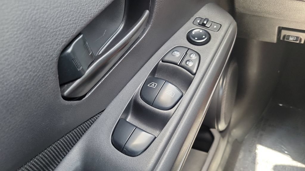 Used 2023 Nissan Kicks S FWD image 17