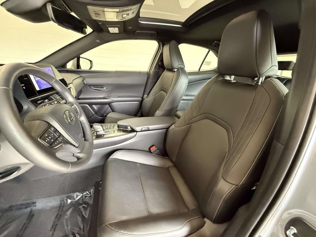 Used 2025 Lexus UX 300h AWD w/ Accessory Package (Z1) image 2