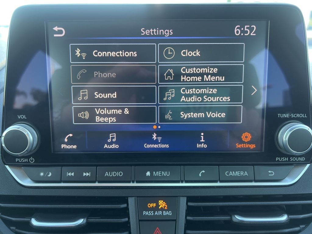 Used 2025 Nissan Altima 2.5 SV FWD image 43