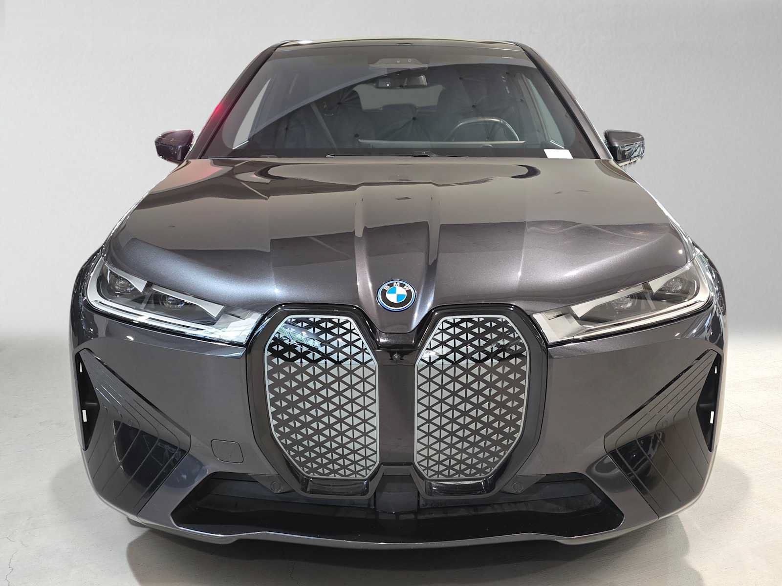 Used 2024 BMW iX xDrive50 w/ Sport Package AWD/4WD image 8