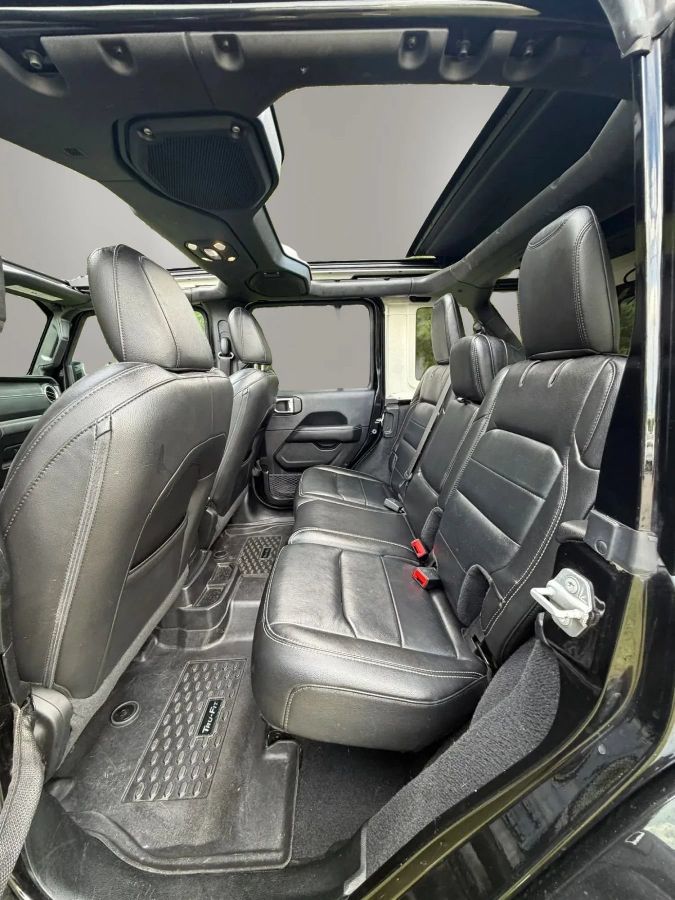Used 2019 Jeep Wrangler Unlimited Sahara AWD/4WD image 11