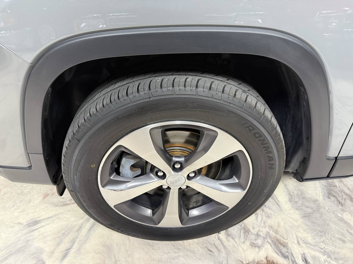 Used 2020 Jeep Cherokee Limited AWD/4WD image 35