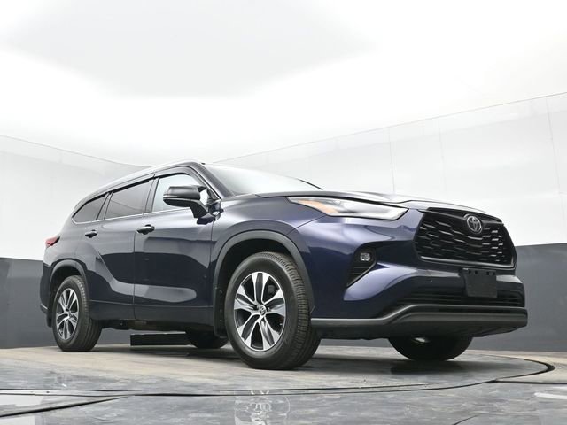 Used 2022 Toyota Highlander XLE image 40
