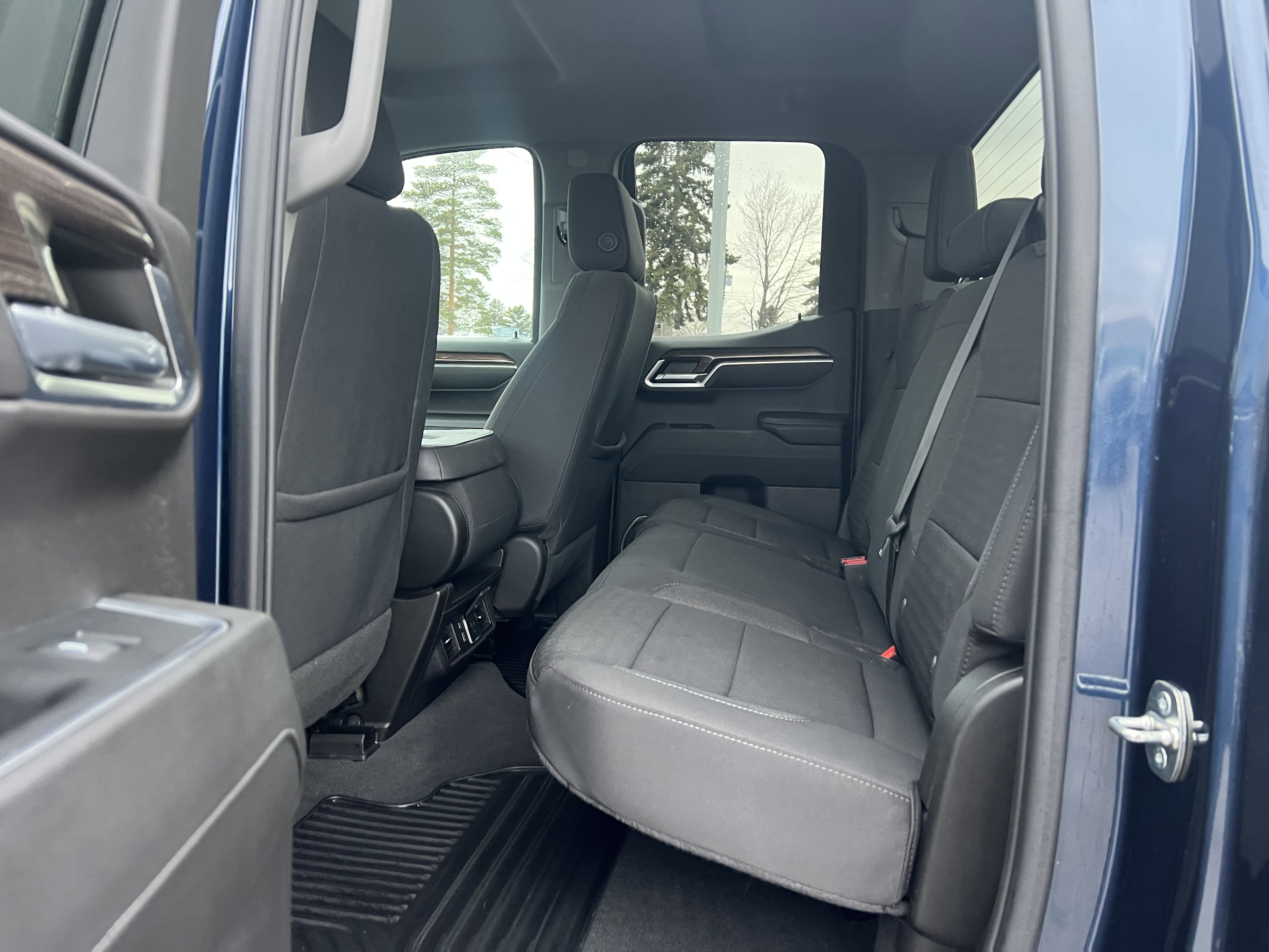 Used 2023 Chevrolet Silverado 1500 LT image 12