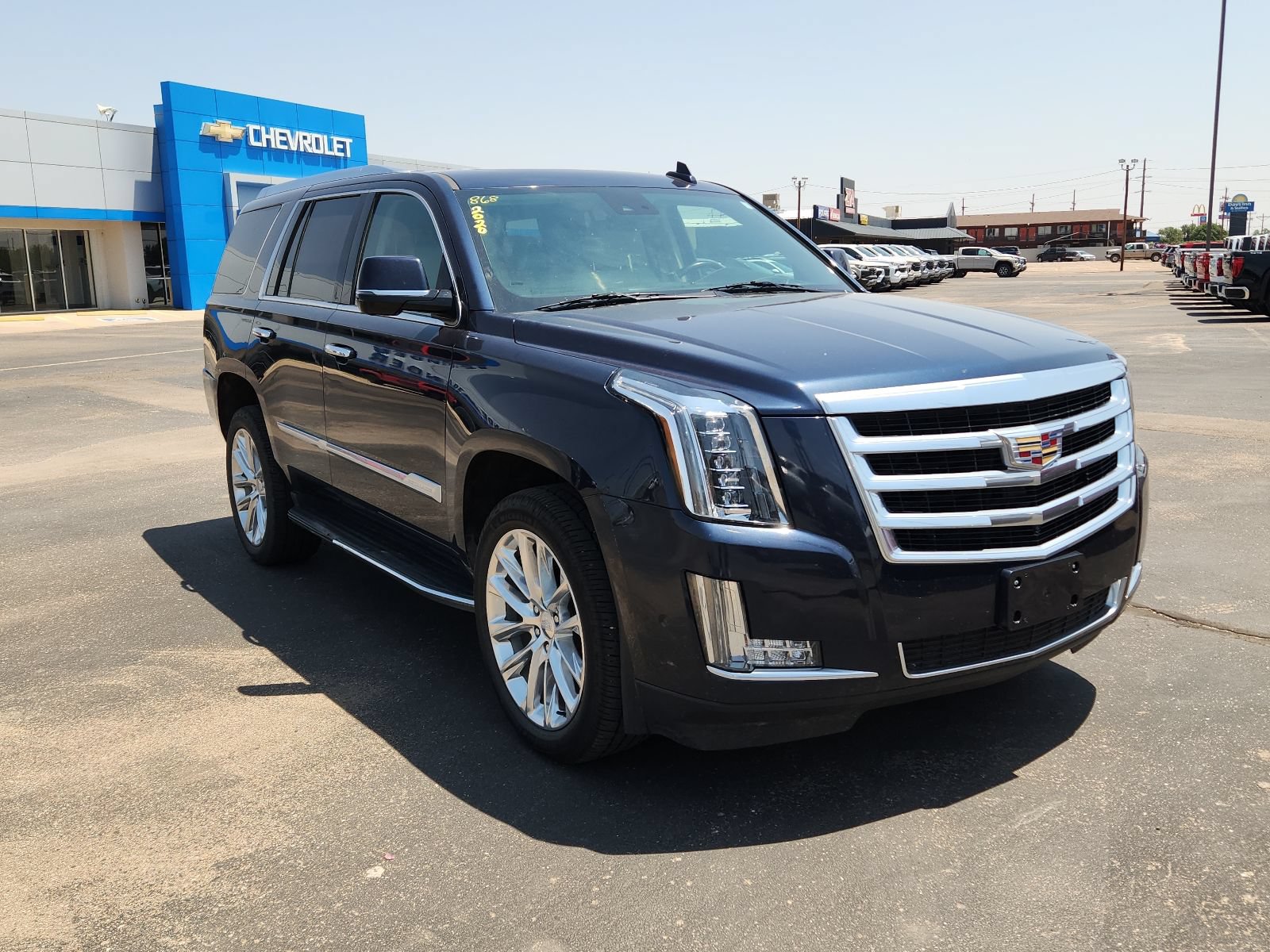 Used 2020 Cadillac Escalade Luxury AWD/4WD image 6