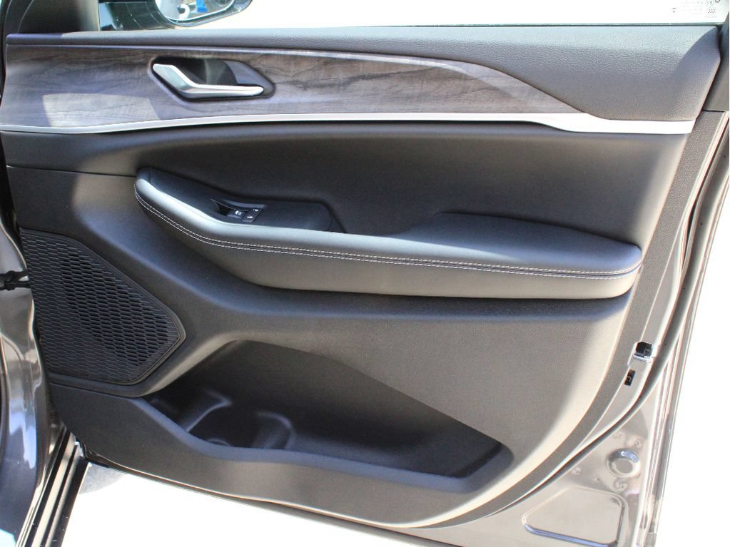 New 2026 Jeep Grand Cherokee L 4WD image 23