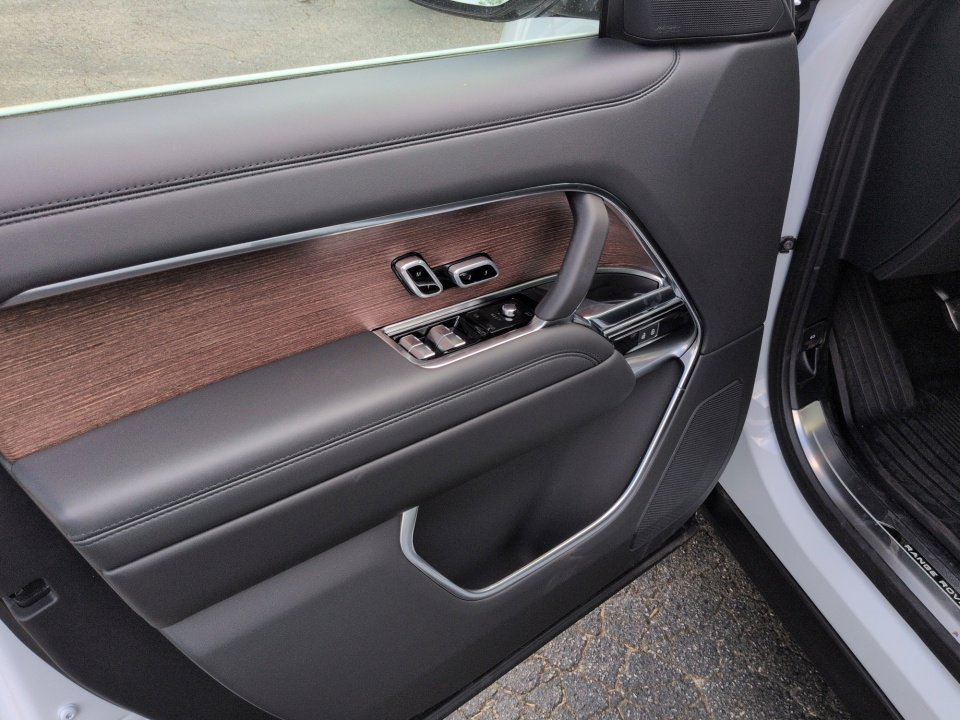 New 2025 Land Rover Range Rover SE AWD/4WD image 32
