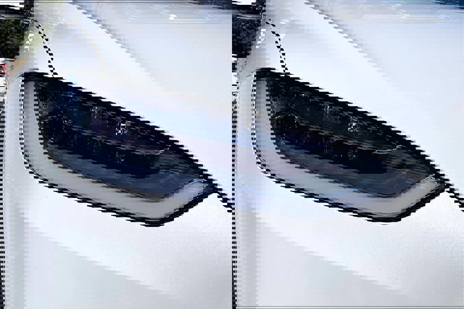 Used 2022 Tesla Model X image 25