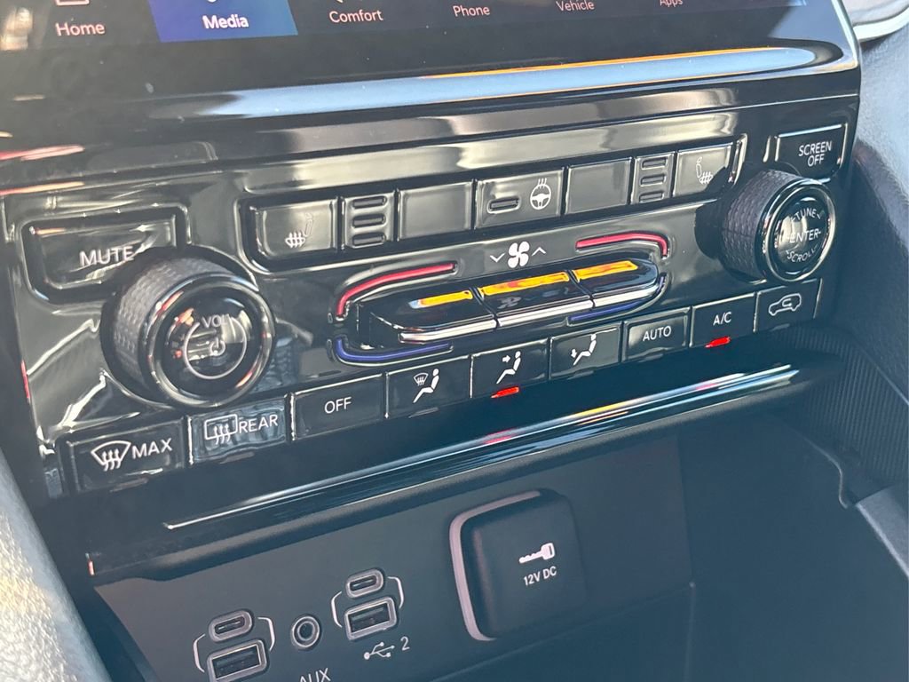 Used 2025 Jeep Grand Cherokee L Limited w/ Black Appearance Package image 25