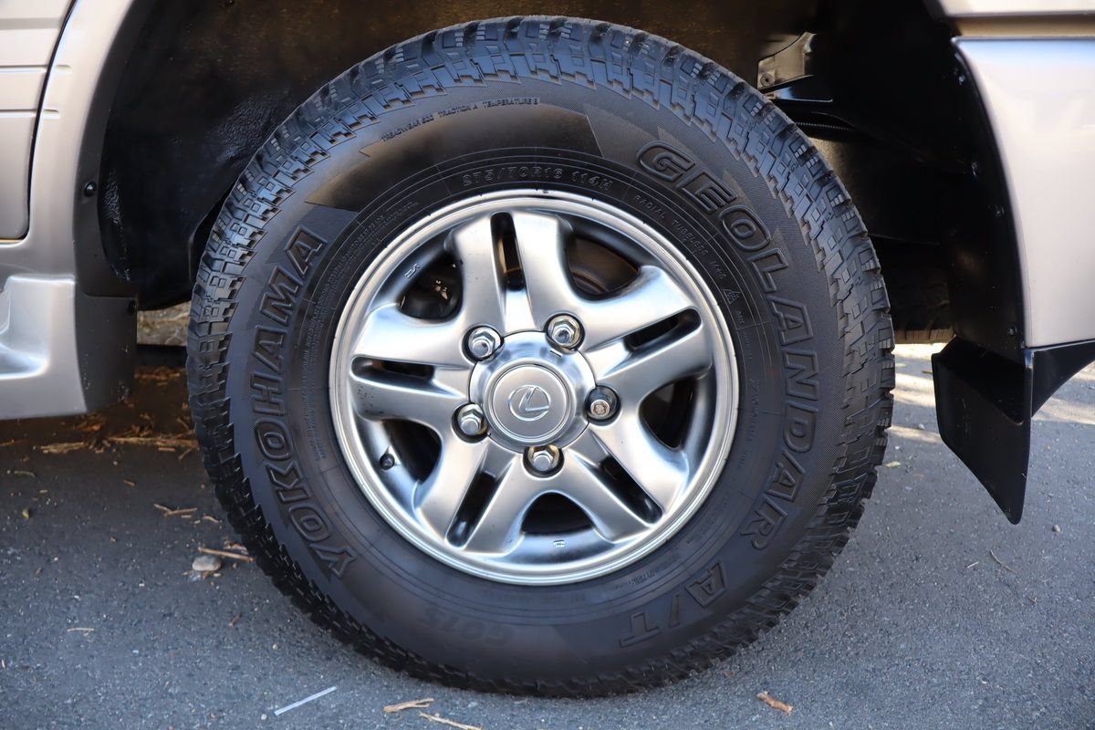 Used 2001 Lexus LX 470 4WD image 41