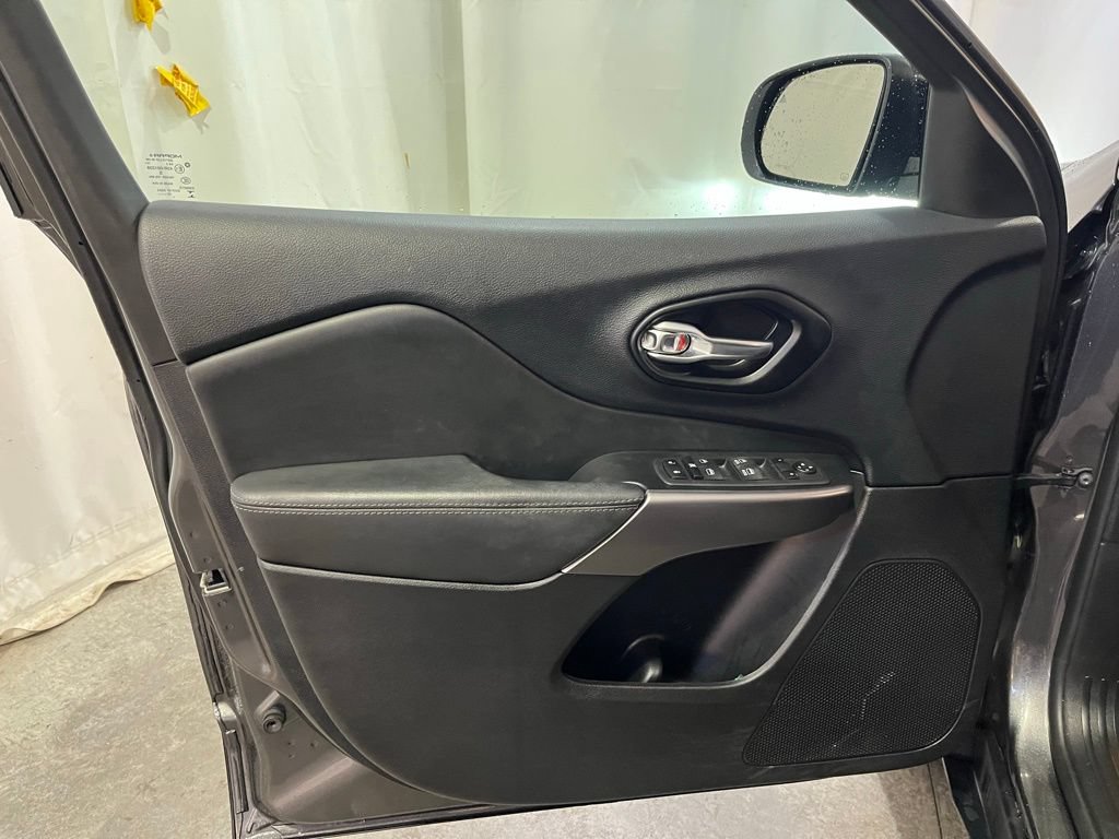 Used 2022 Jeep Cherokee Latitude Lux AWD/4WD image 9