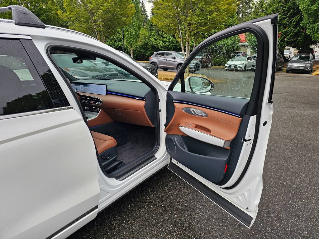 Certified 2026 Genesis GV70 2.5T Advanced AWD/4WD image 28