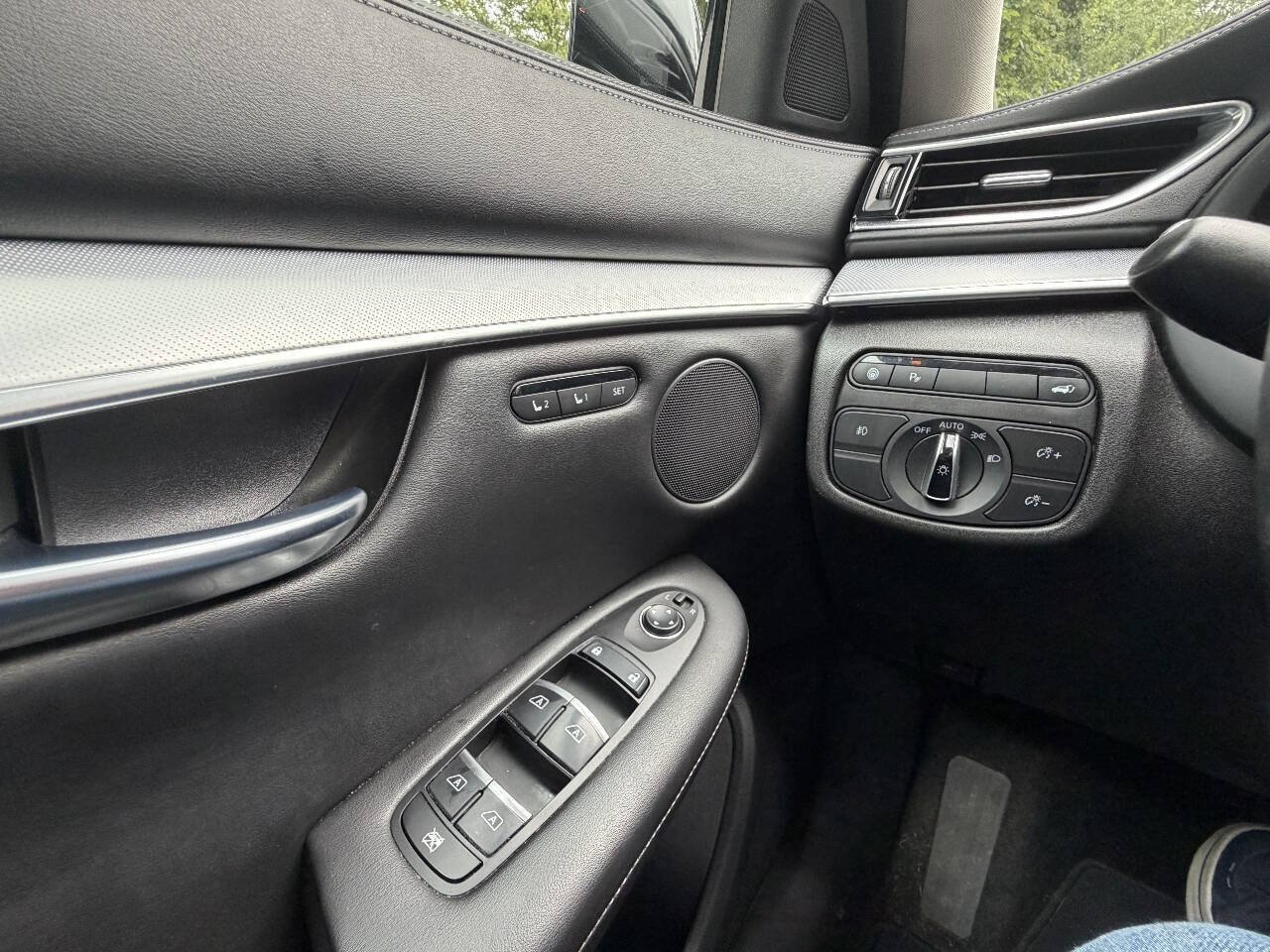 Used 2019 INFINITI QX50 Essential w/ Premium Heat Package AWD/4WD image 19