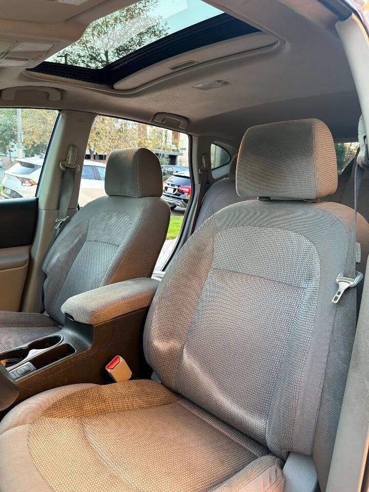 Used 2013 Nissan Rogue SV w/ Premium Pkg image 14