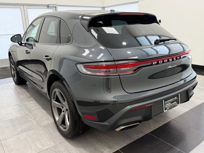 Certified 2025 Porsche Macan AWD/4WD image 3