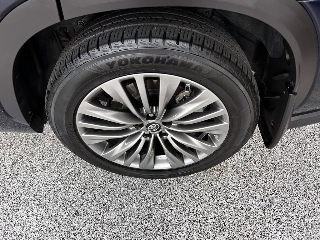 Certified 2020 Toyota Highlander Platinum image 10