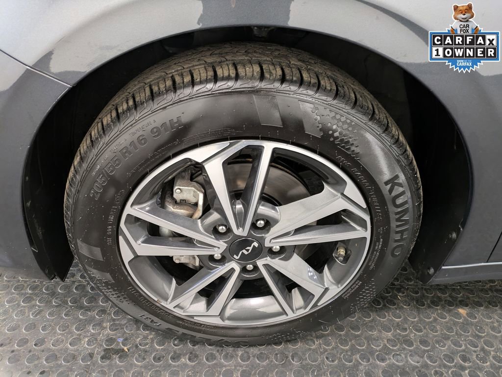 Used 2024 Kia Forte LXS w/ LXS Technology Package FWD image 7