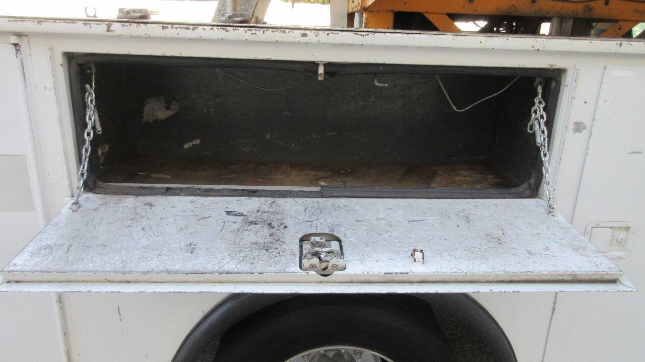 Used 2007 Ford F550 2WD Regular Cab Super Duty image 27