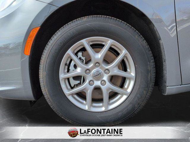 Certified 2025 Chrysler Pacifica Select image 31