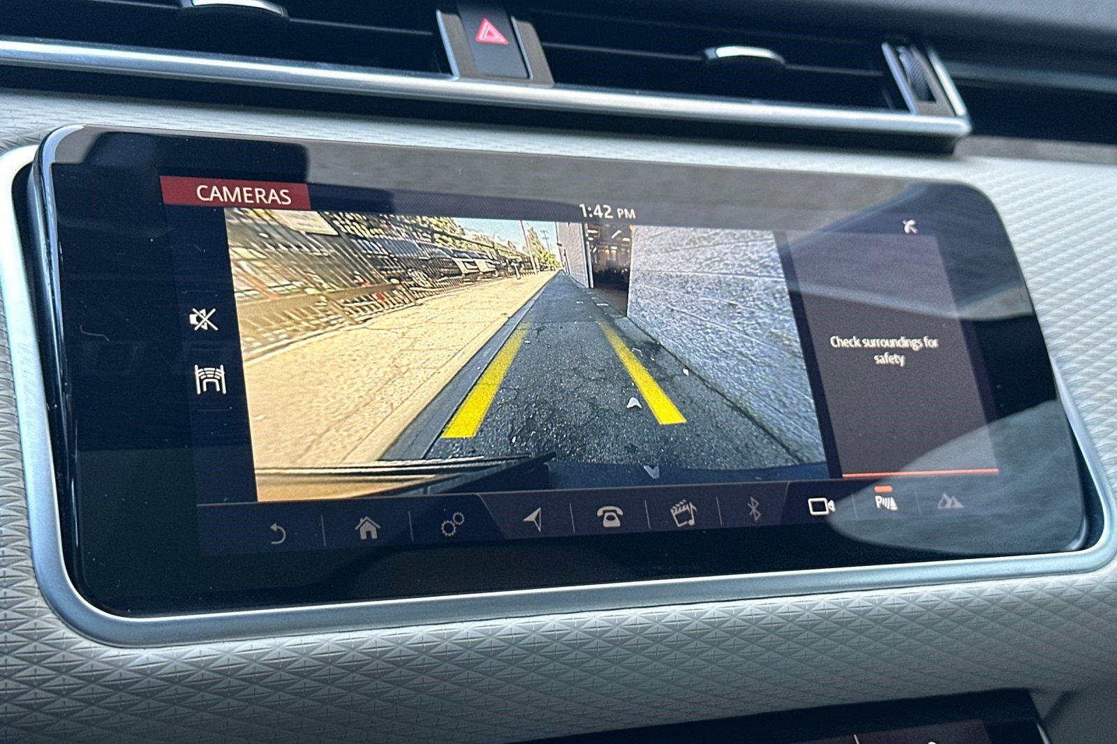 Used 2020 Land Rover Range Rover Velar R-Dynamic S AWD/4WD image 20