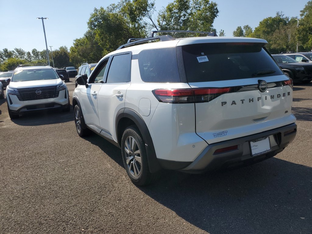 New 2026 Nissan Pathfinder SL FWD image 3