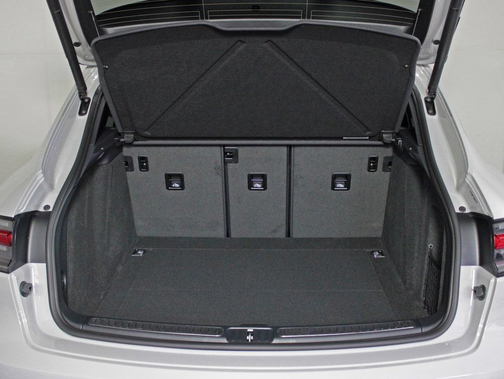 Certified 2026 Porsche Macan AWD/4WD image 13