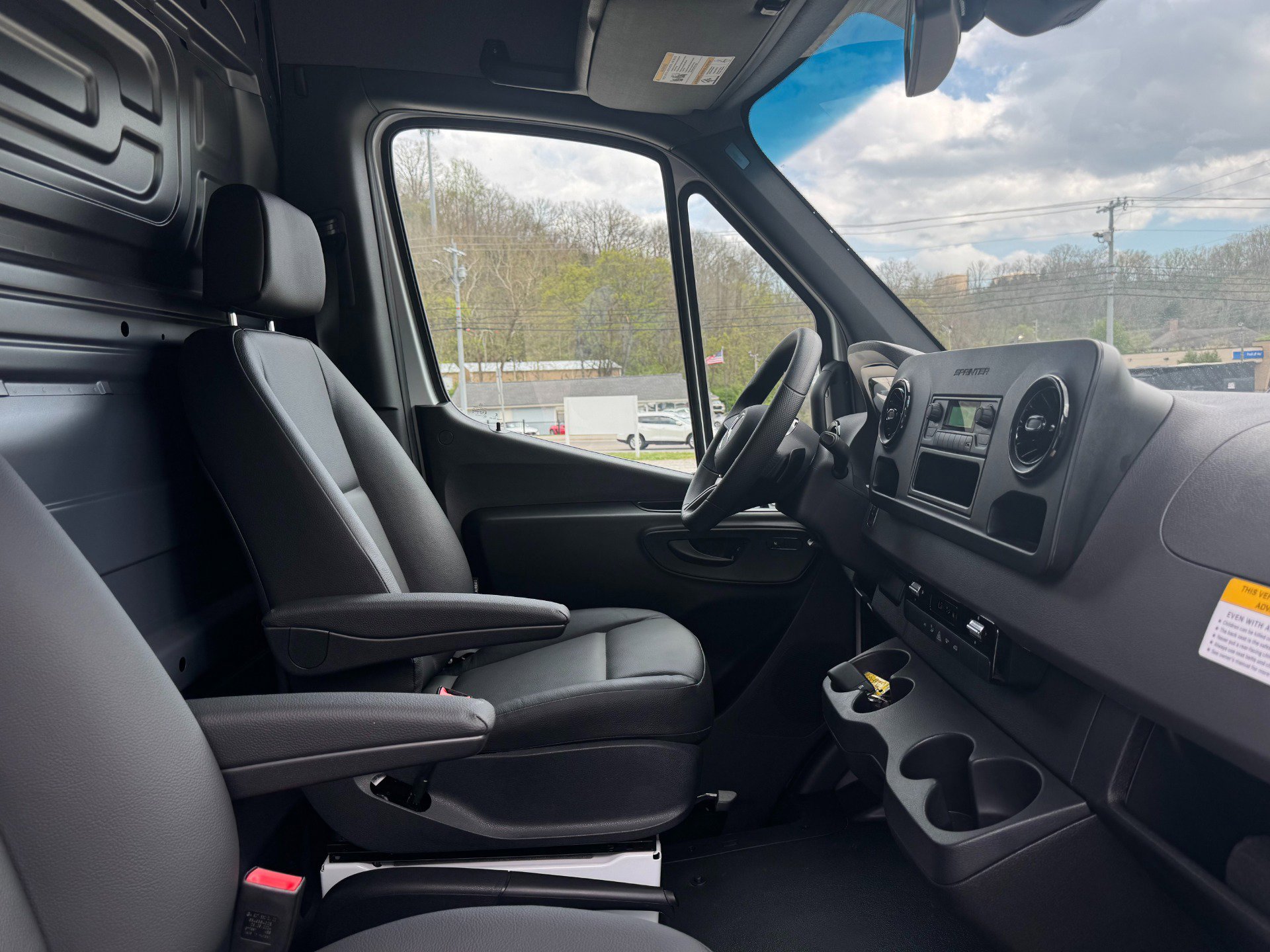 Used 2025 Mercedes-Benz Sprinter 2500 image 36