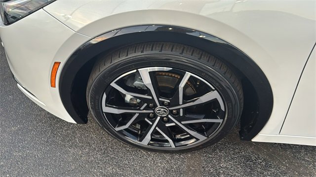 Used 2025 Toyota Prius Plug-In Hybrid image 30