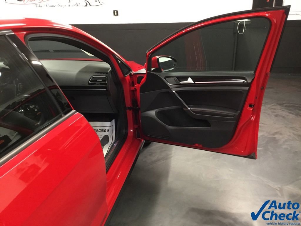 Used 2015 Volkswagen GTI SE w/ Lighting Package (SEL) FWD image 39