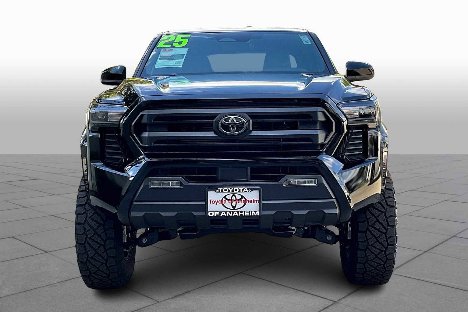Used 2025 Toyota Tacoma SR5 image 3