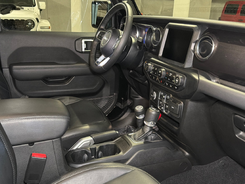Used 2022 Jeep Wrangler Unlimited Sahara AWD/4WD image 12