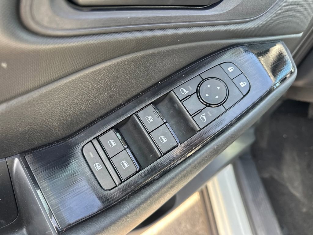 Used 2025 Nissan Rogue S FWD image 18