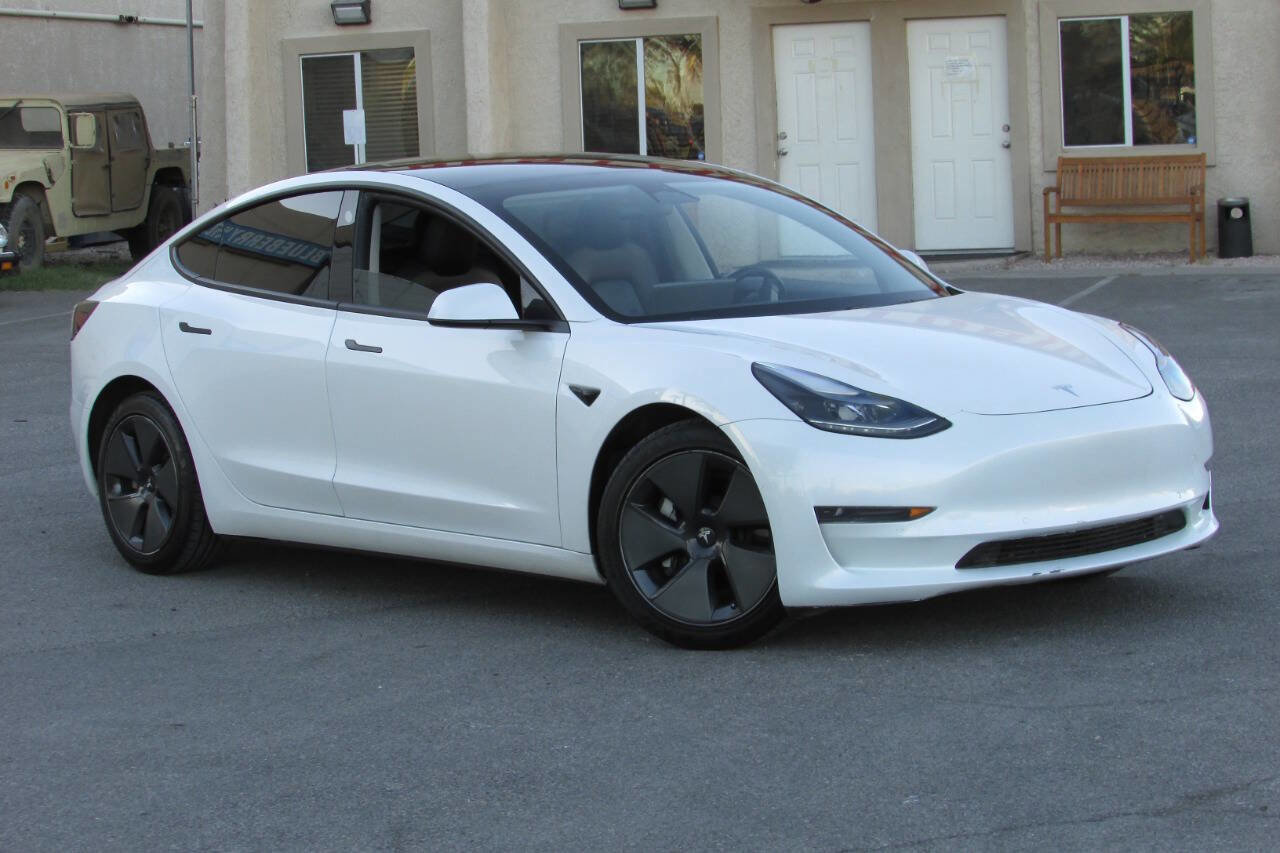 Used 2021 Tesla Model 3 Standard Range Plus image 1