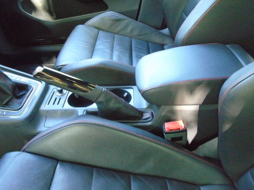 Used 2016 Volkswagen GTI SE w/ Driver Assistance Package image 15