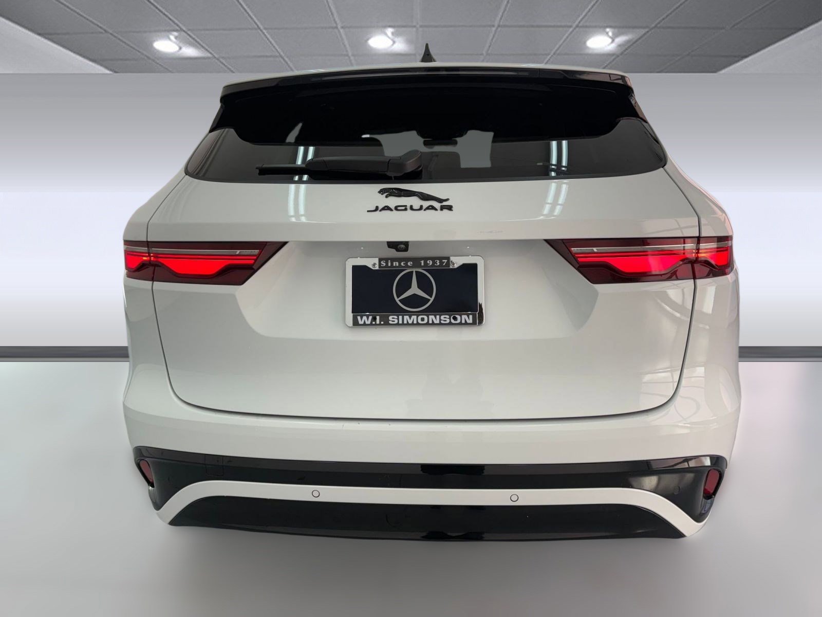 Used 2024 Jaguar F-PACE R-Dynamic S image 9