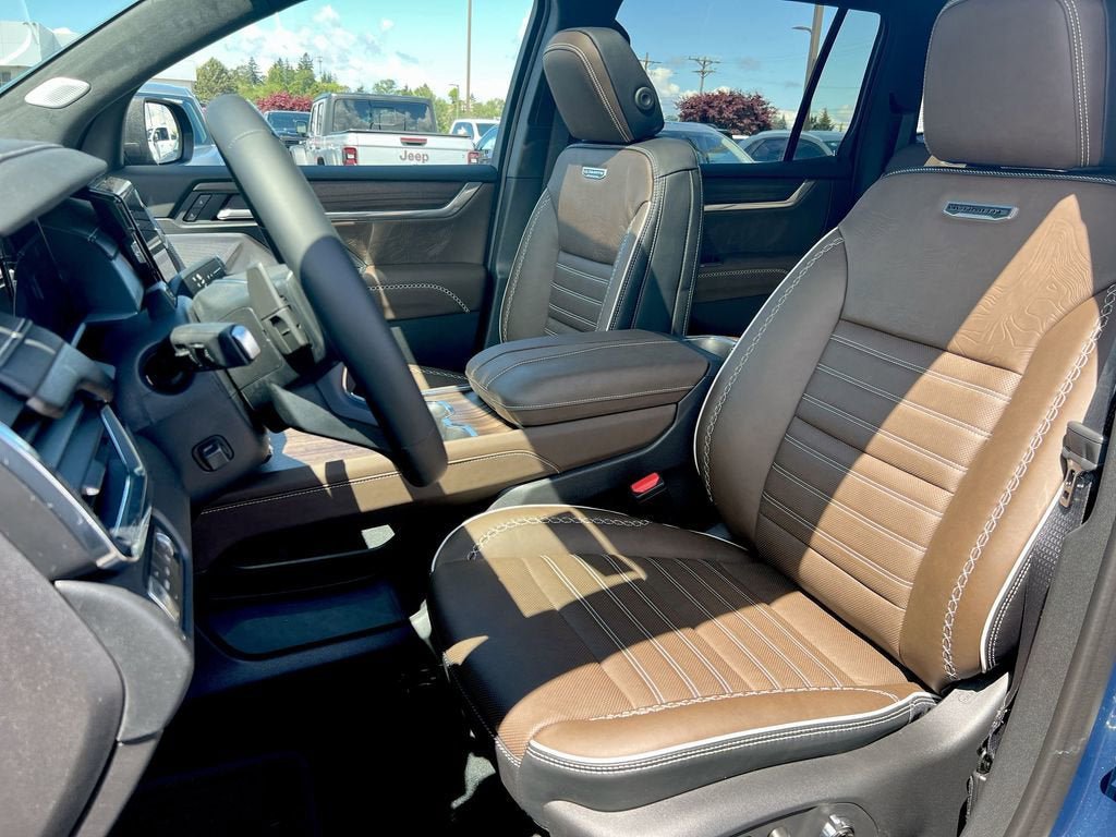 New 2026 GMC Acadia Denali Ultimate AWD/4WD image 17