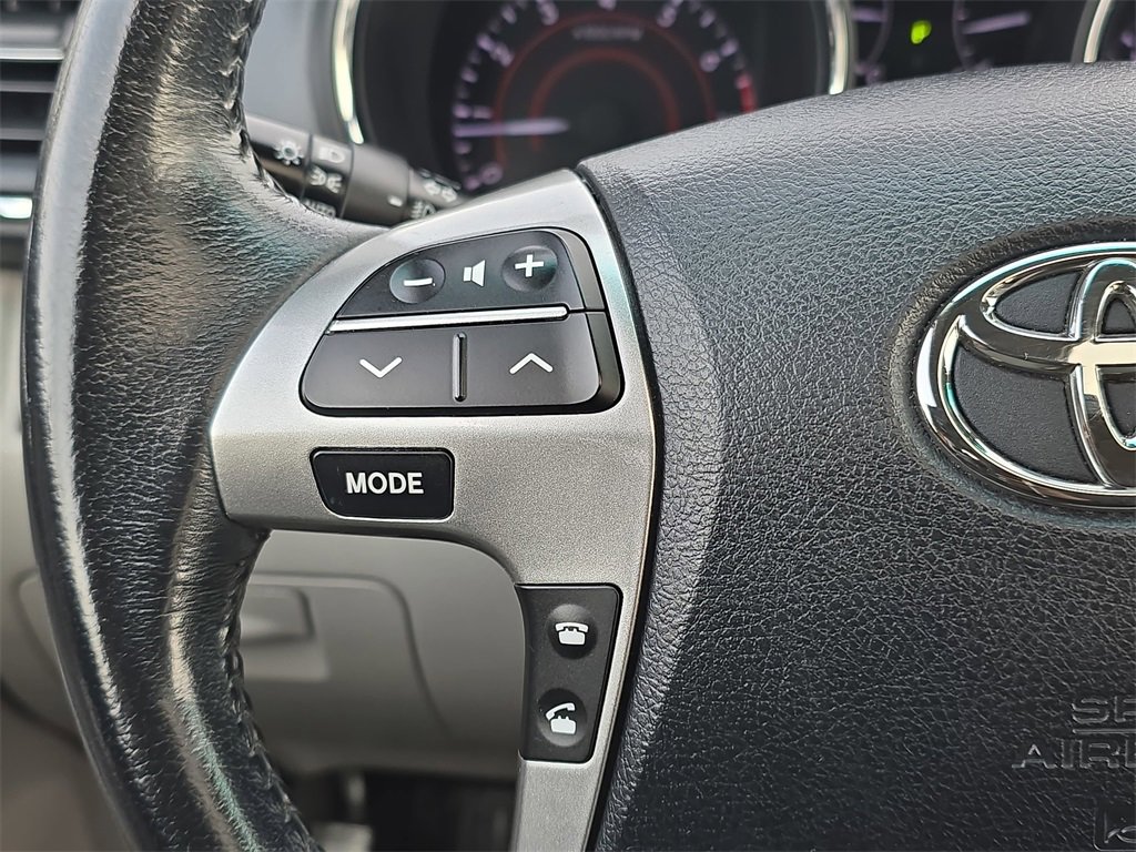 Used 2013 Toyota Highlander Limited image 18