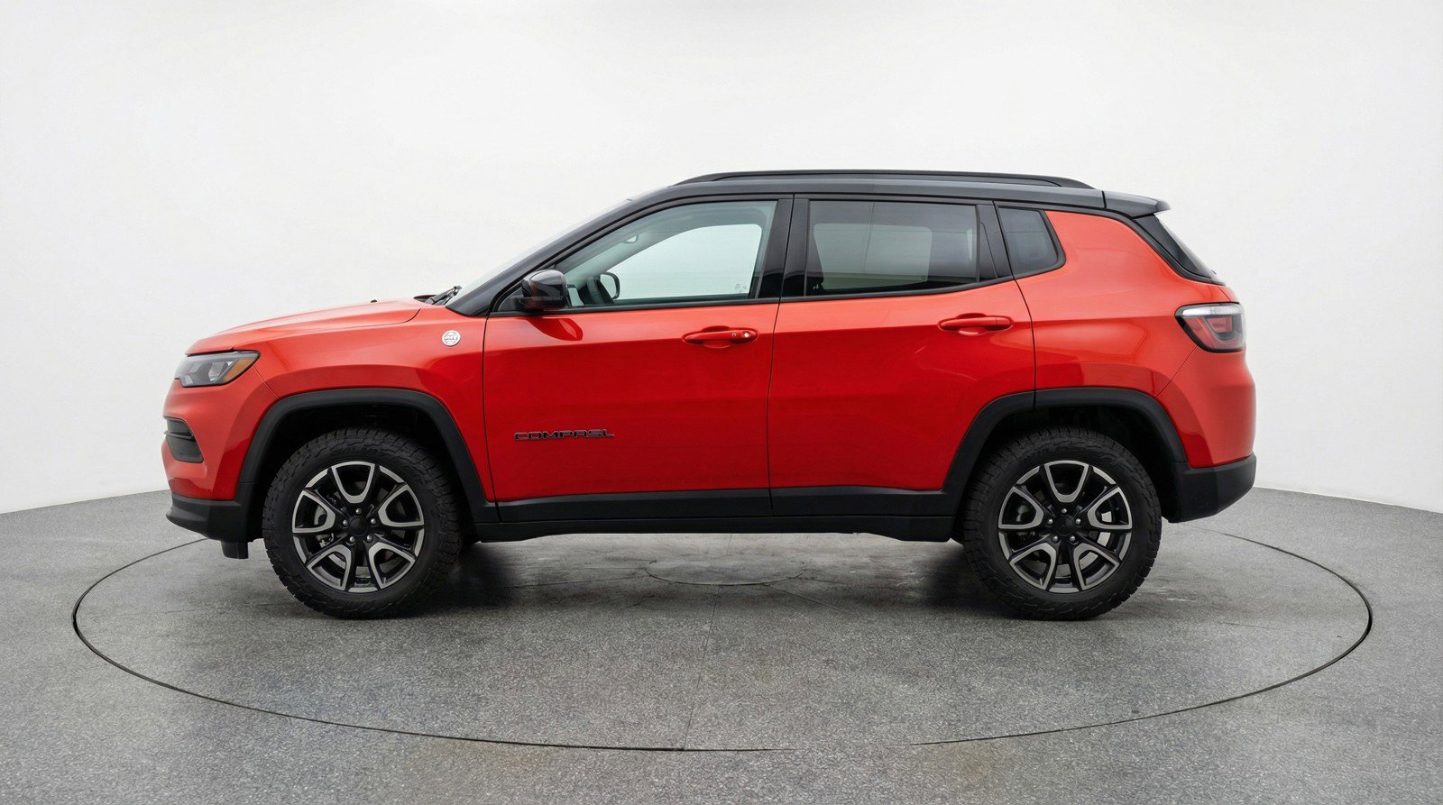 Used 2025 Jeep Compass Trailhawk image 5