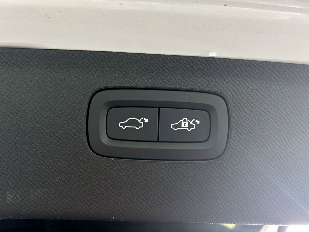 Used 2023 Volvo XC90 B6 Ultimate w/ Protection Package Premier image 48